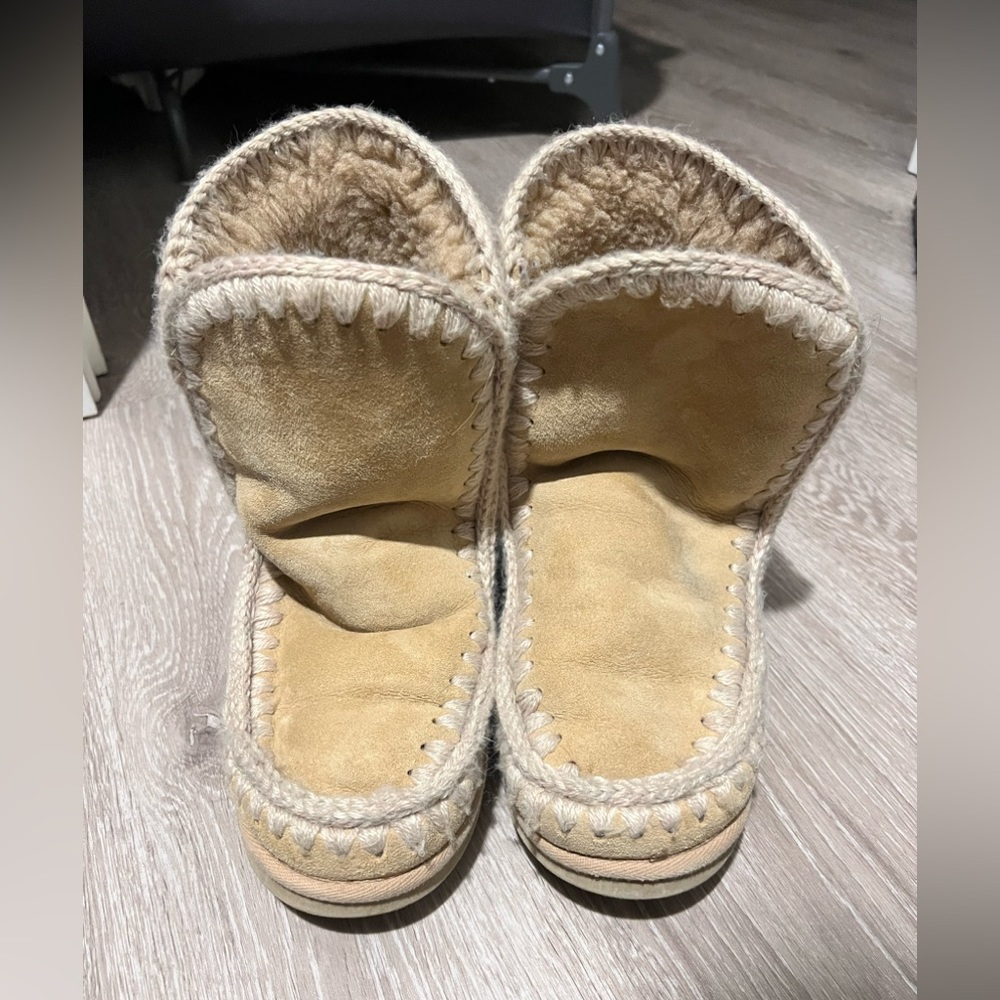 MOU Boots